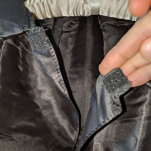 *NEW* VAMPIRE CAPE W\COLLAR & VELCRO CLOSURE - Picture 3 of 7